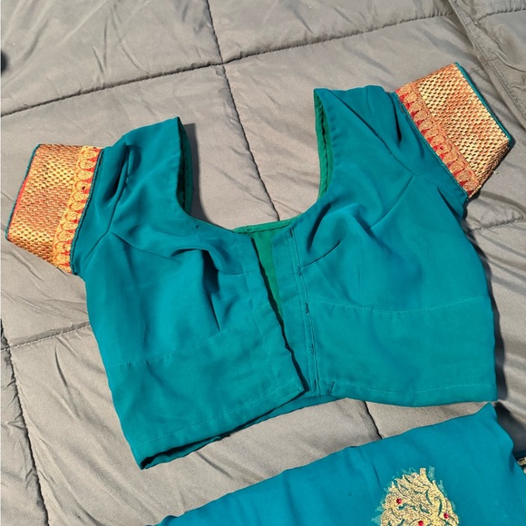 Gorgeous teal saree! - Picture 3 of 4